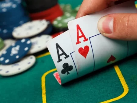 Cách chơi Poker online tiền thật siêu dễ cho người mới bắt đầu tại nhà cái uy tín