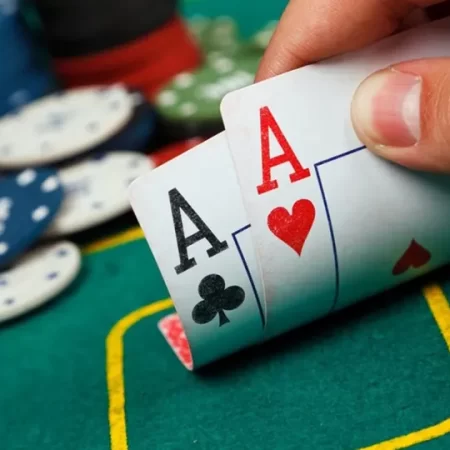 Cách chơi Poker online tiền thật siêu dễ cho người mới bắt đầu tại nhà cái uy tín